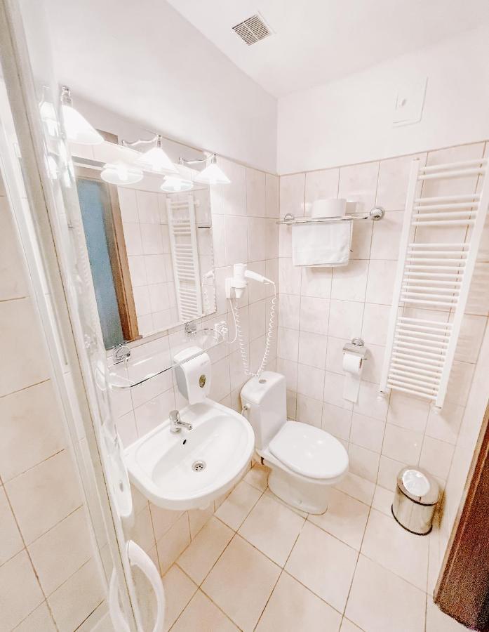 Hotel Promenada Zegrze Białobrzegi Exterior foto