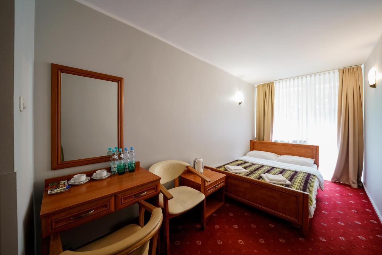 Hotel Promenada Zegrze Białobrzegi Exterior foto